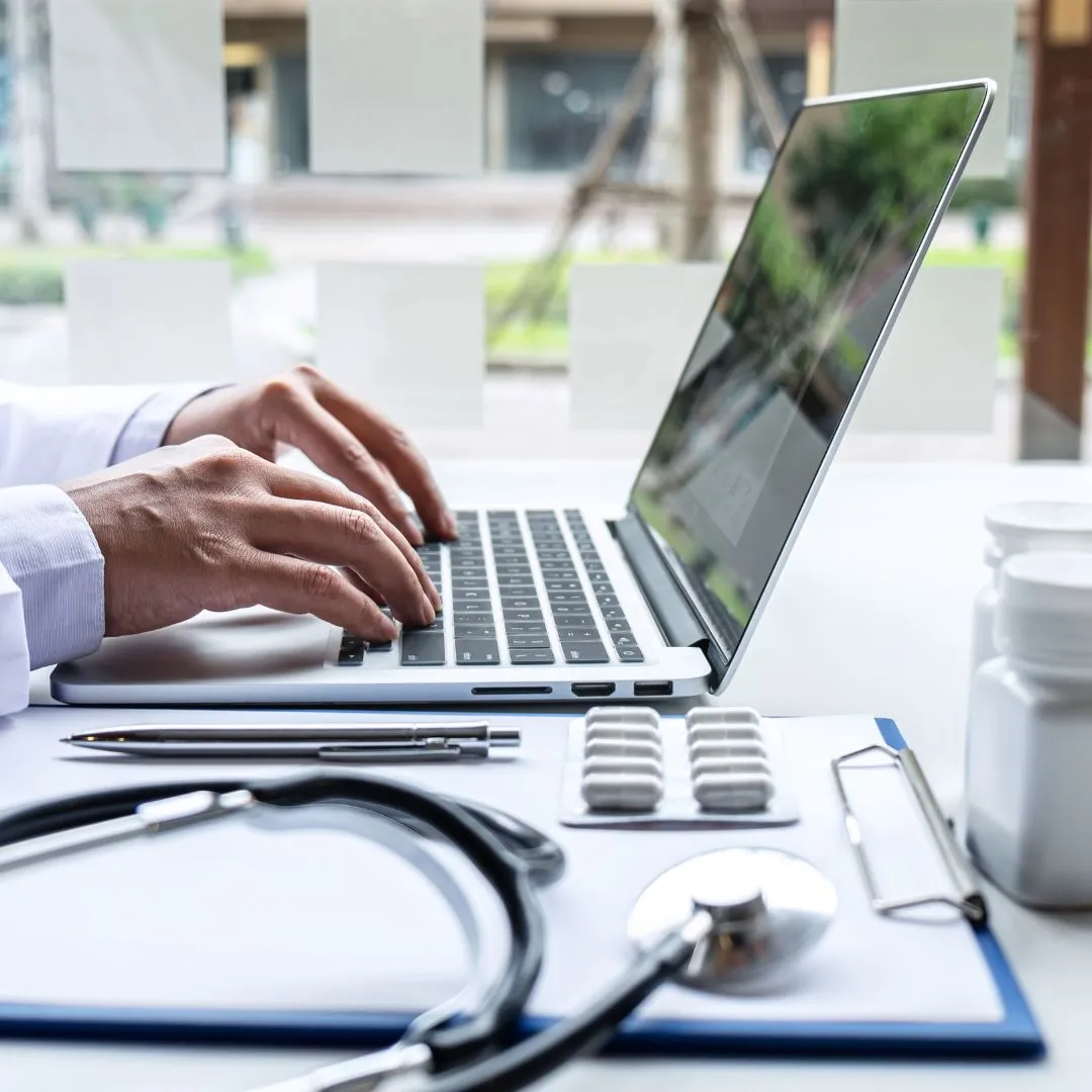 Doctor using Medicnotes efficiently